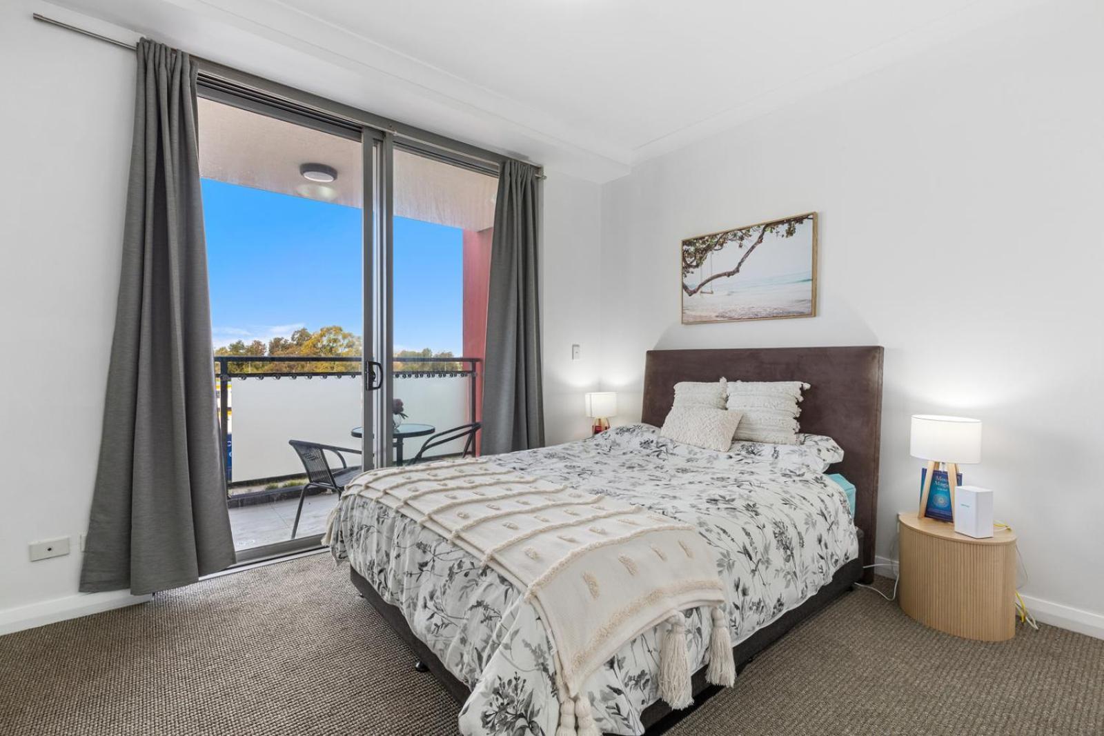 Airport Apartment *